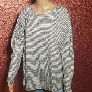 style&co long sleeve snit top gray with white. extremely soft